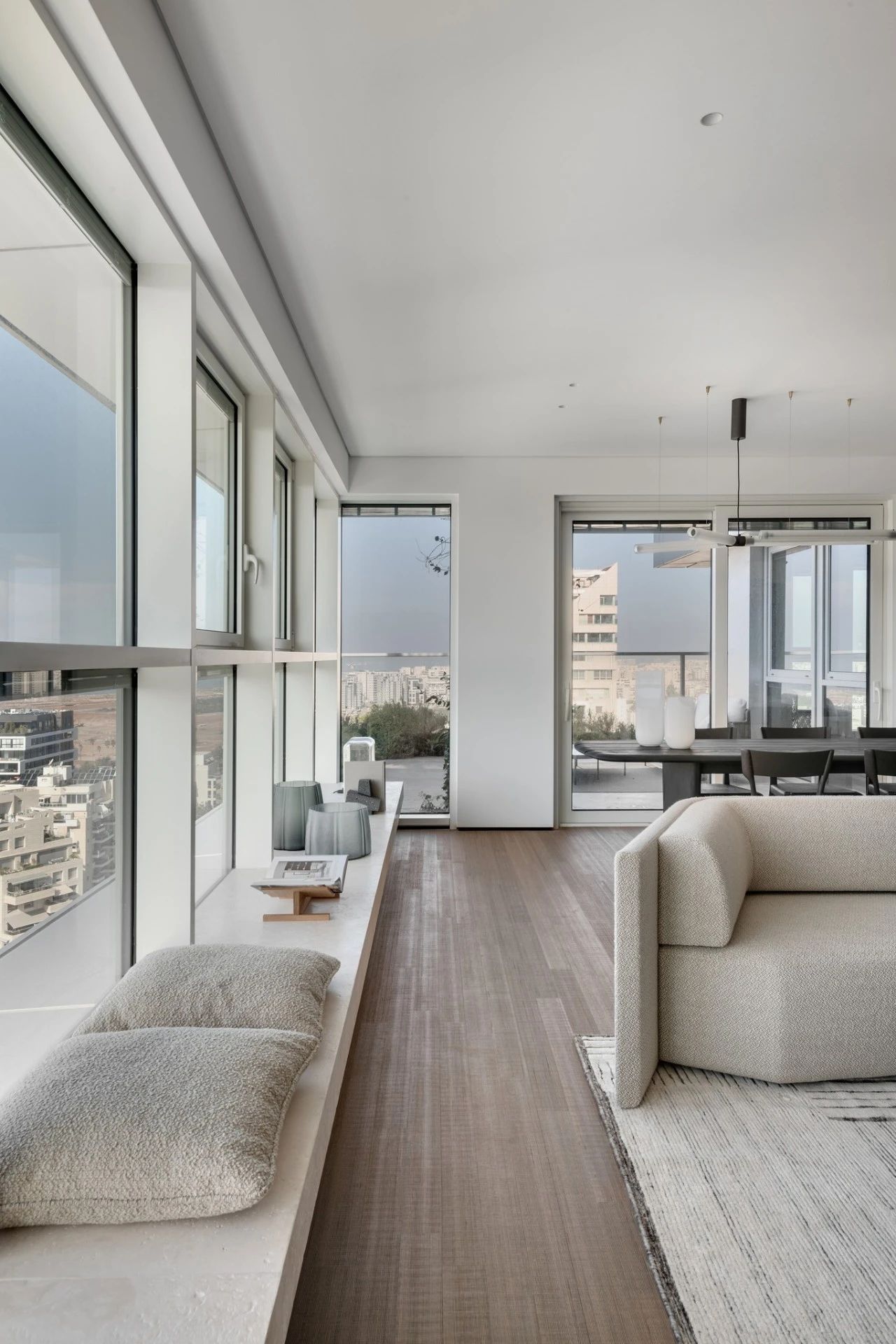 顶层简奢大宅丨Aviram Kushmirski 设计工作室-8