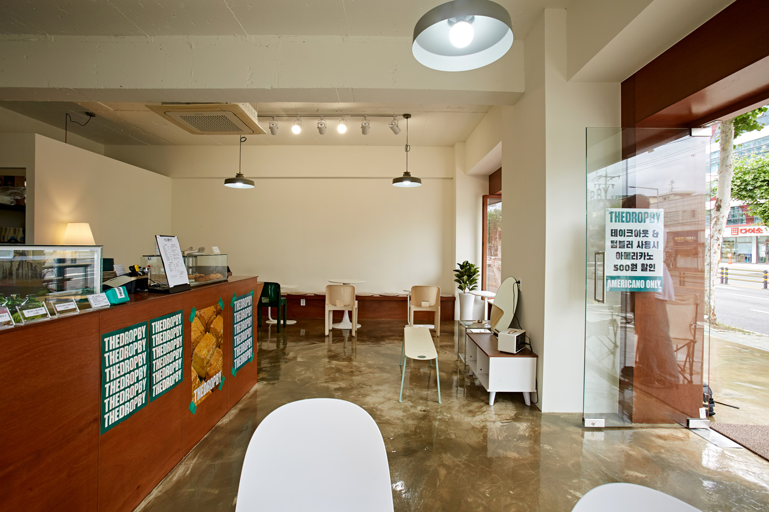 舒适氛围的 17 平米咖啡厅设计-5