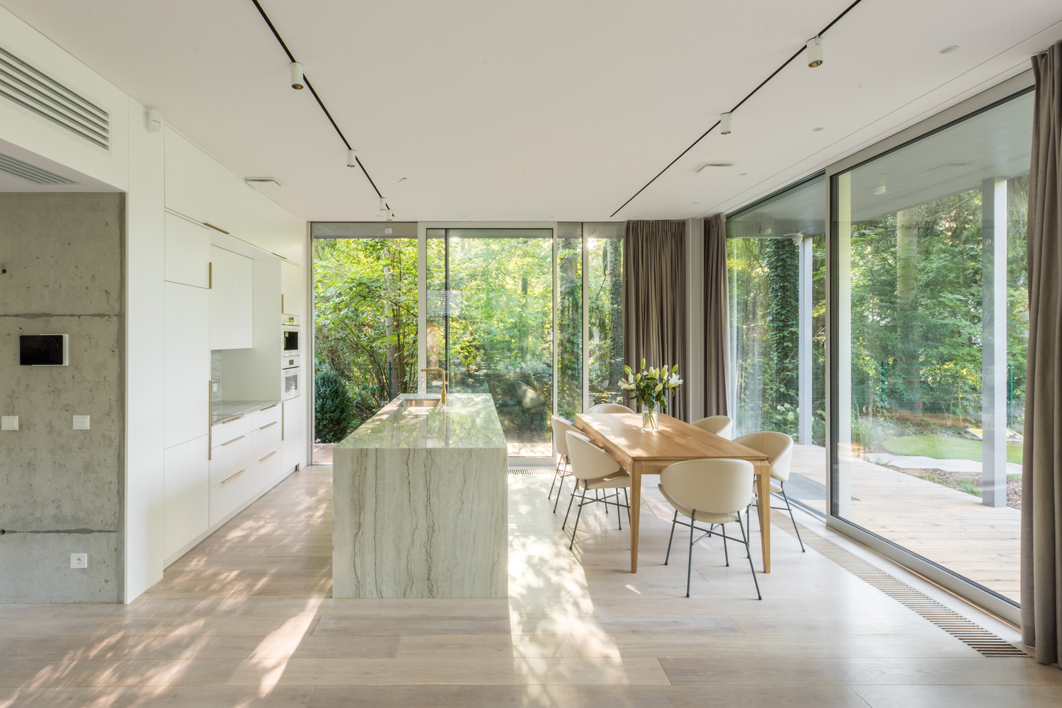 绿意盎然的自然居所·Konstancin 度假屋丨波兰华沙-4