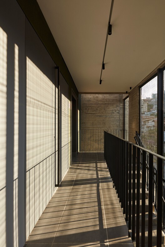 巴西 Bento 公寓建筑 | 简约结构与自然材料的完美融合-18