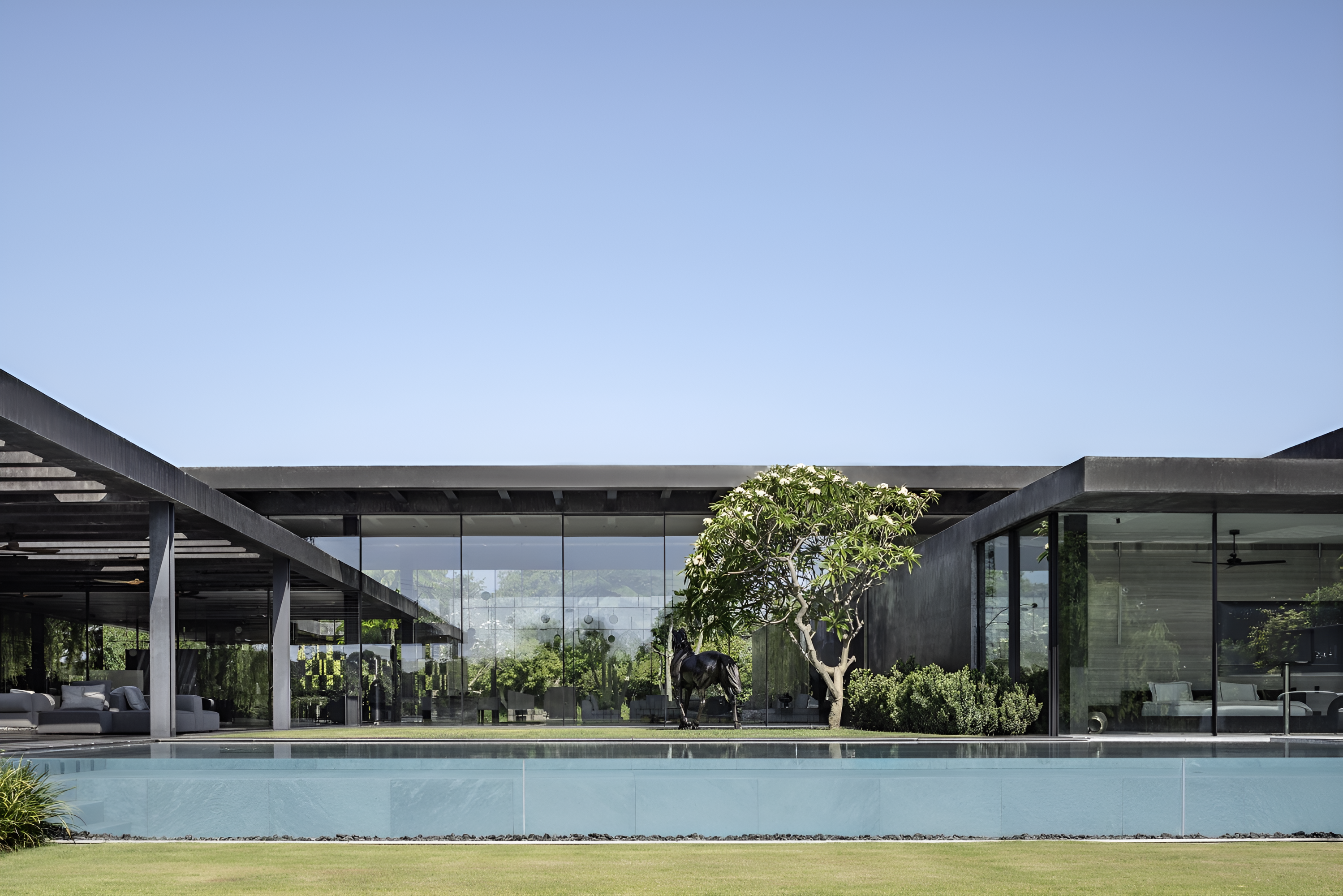 黑色混凝土房屋丨以色列丨Pitsou Kedem Architects-31