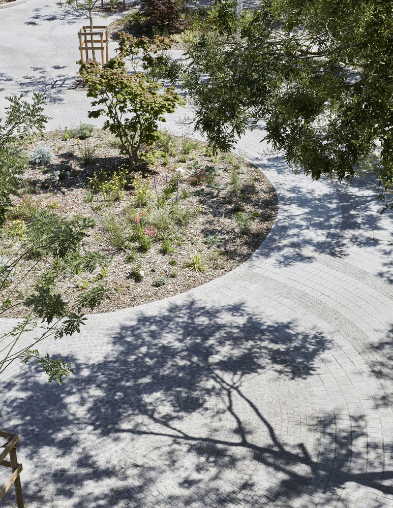 法国 Mantes-la-Jolie 市 Henri Dunant 广场改造，实现行人友好与城市融合-47