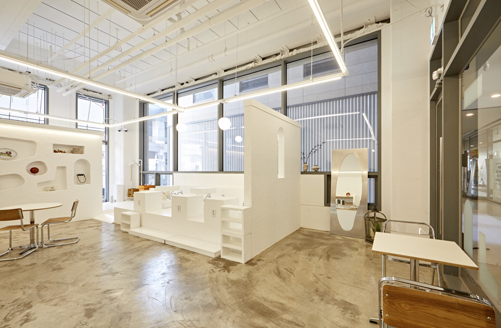 简约白色调的 26 平米小卫生间设计-4