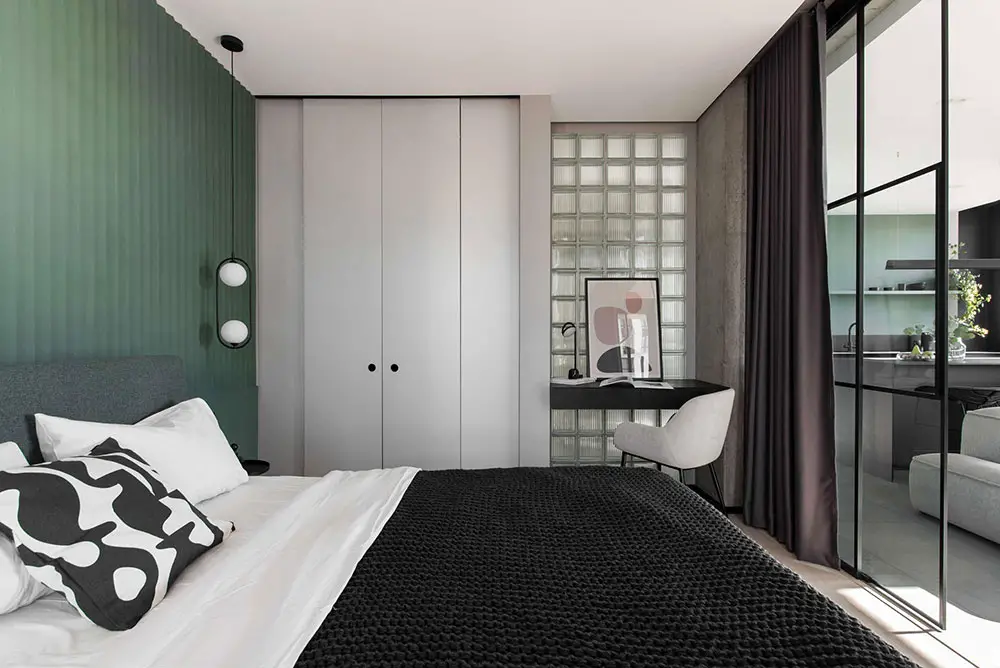 基辅 69 平米黑白绿时尚公寓设计-7