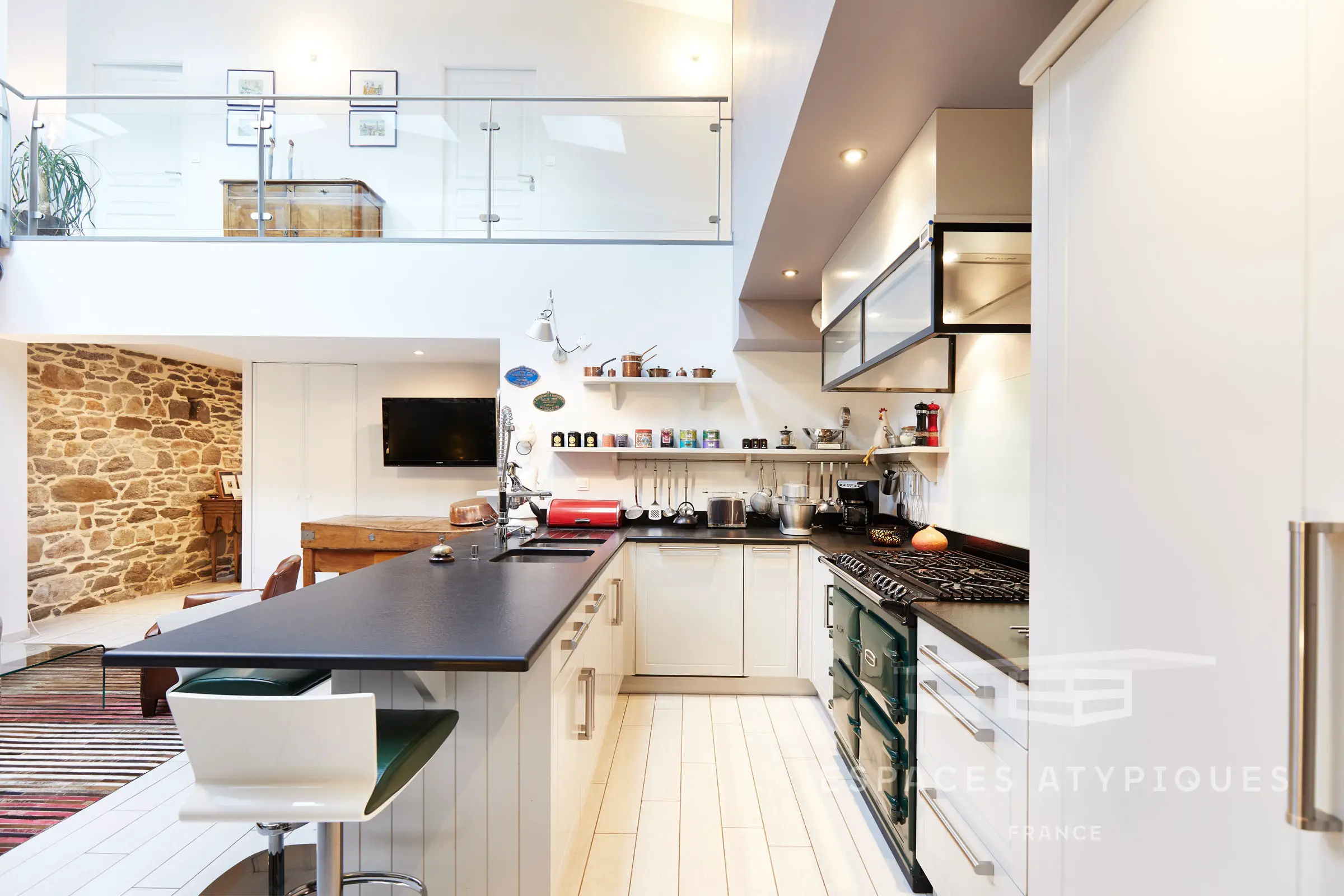 战前石墙见证的现代工业风 | 法国布雷斯特的独特阁楼-4