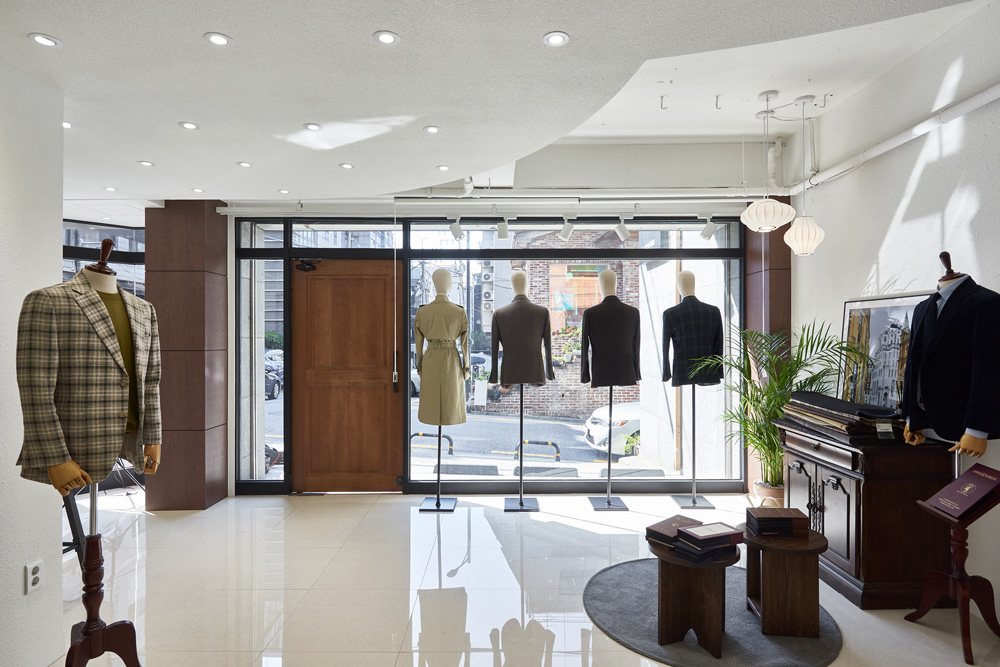 24 坪高级定制服装店，打造优雅黑白空间-8