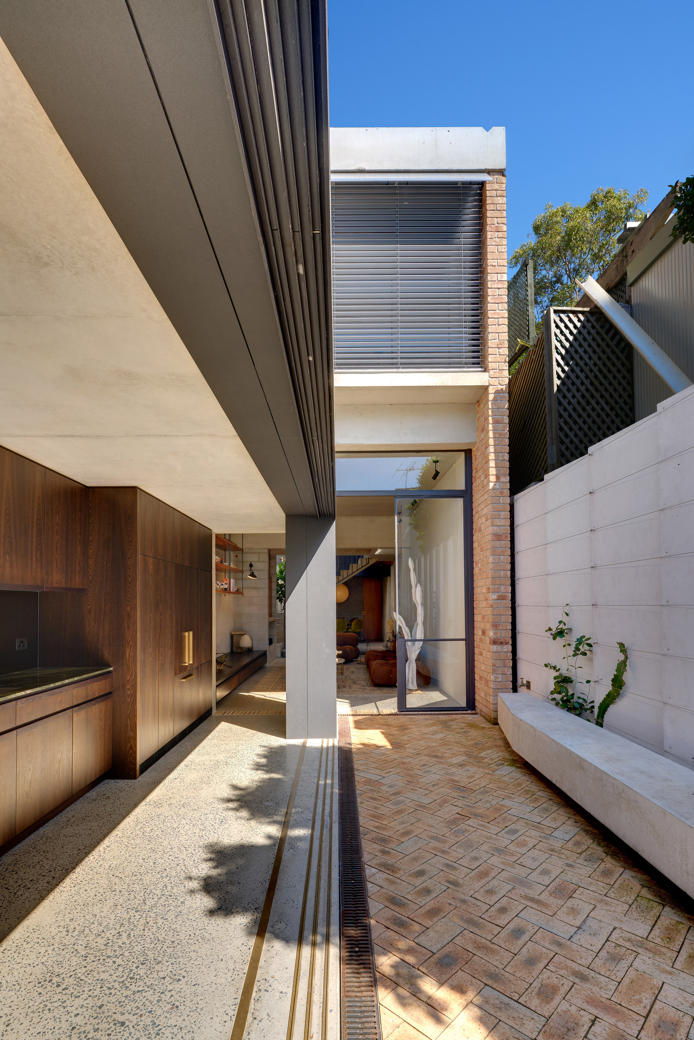 Welsh + Major slots lightwell between Sydney cottage and brick extension-2