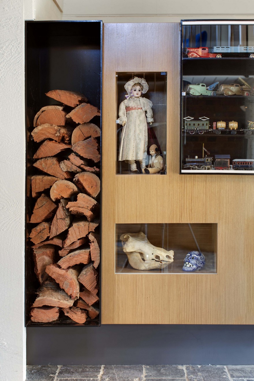 Modern Glass Extension Upgrading Mud Brick House in Victoria-32