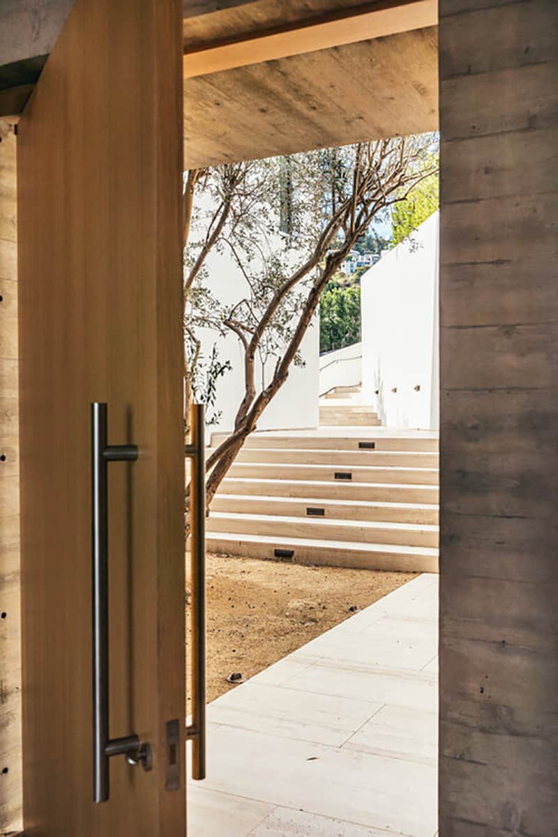 Fascinating minimalist home is cantilevered over the Los Angeles hills-9