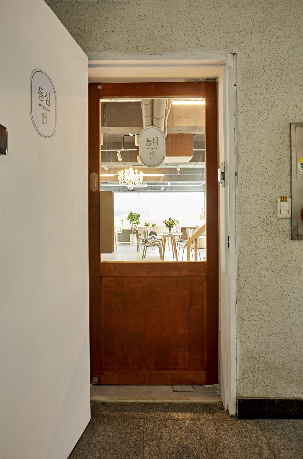 极简主义的 30 平米咖啡馆 | 韩国设计师的室内设计杰作-16