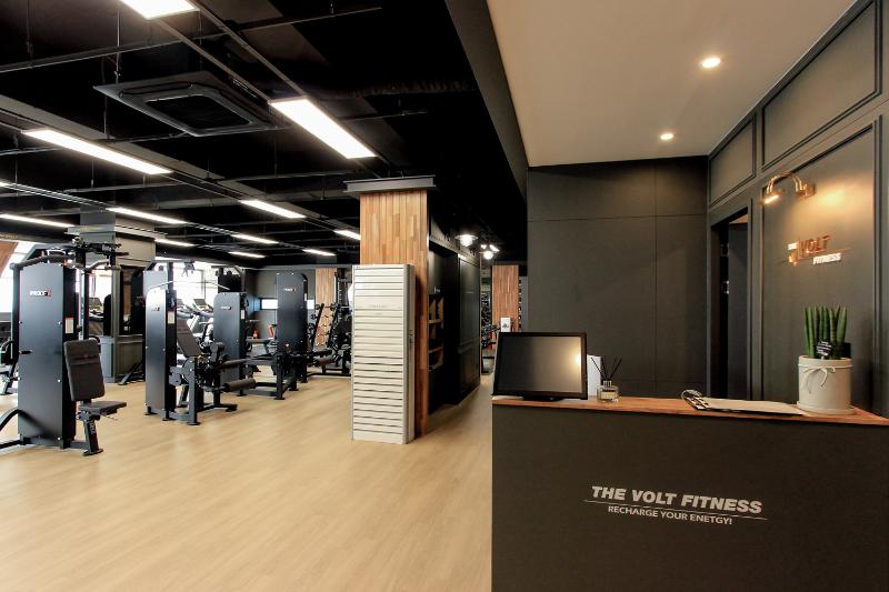 简约 85 坪运动中心设计，黑白色调打造精致空间-8