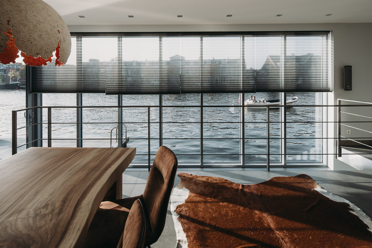 Energy Neutral Floating Villa ‘Haarlem Shuffle’ vanOmmeren-47