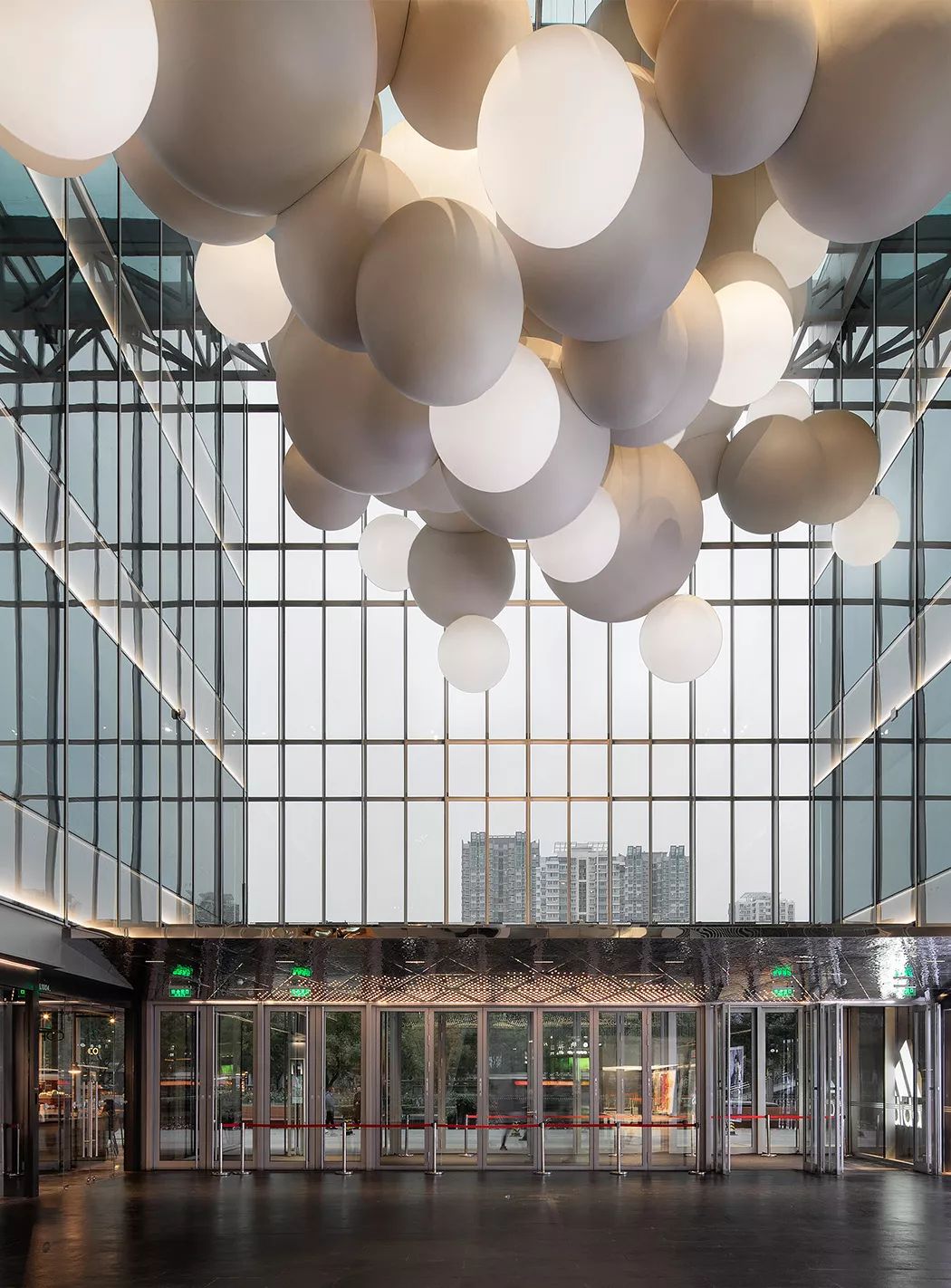 点亮城市夜空 | 五大商业综合体的光影美学-13