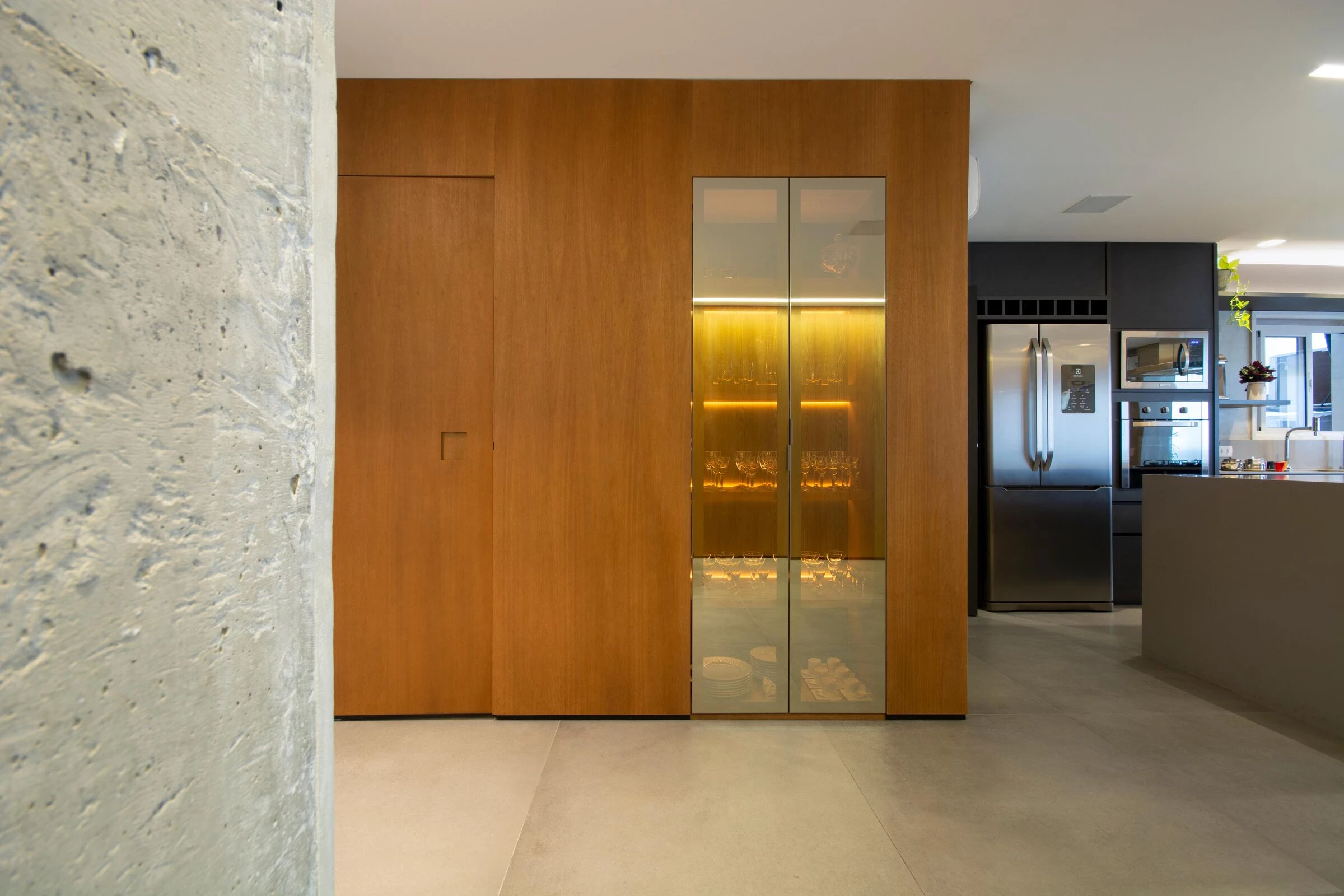 巴西 CC 公寓 | 木质温暖，空间通透-22