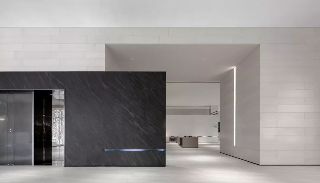 融创·云玺湾体验中心 | 水波荡漾的沉浸式空间设计-9