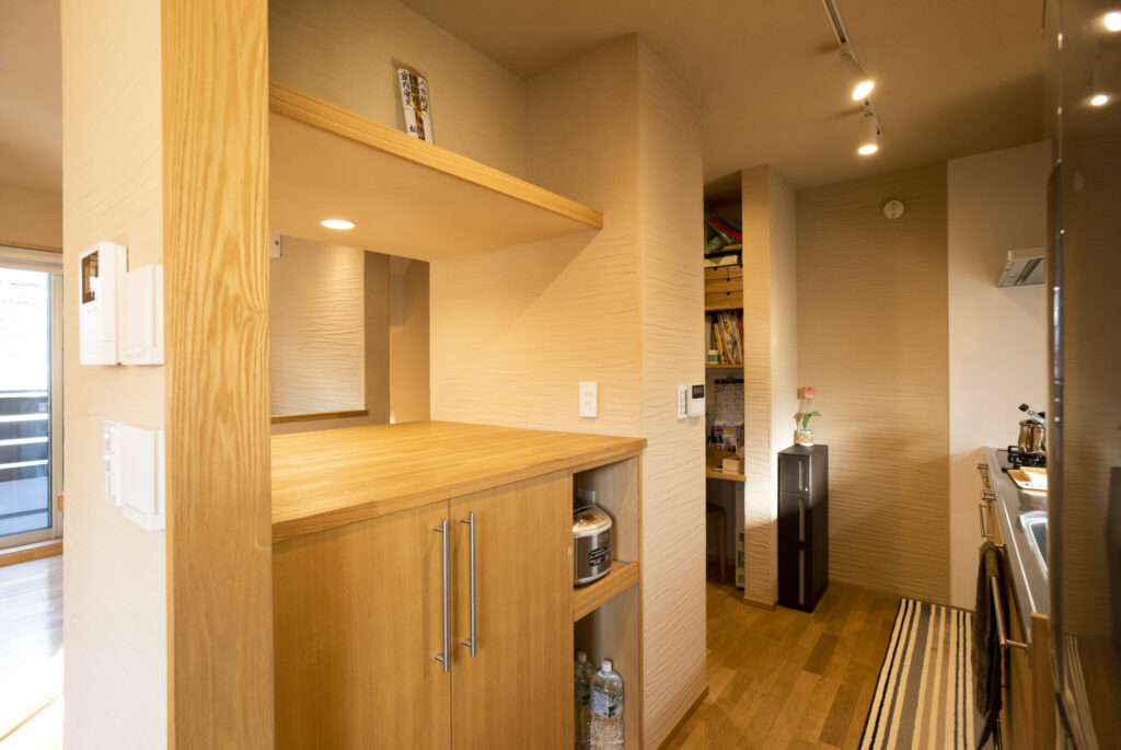 自然素材にこだわる　光と陰が織りなす変化を楽しむ左官の技が光る家 | Architecture | 100%LiFE-7