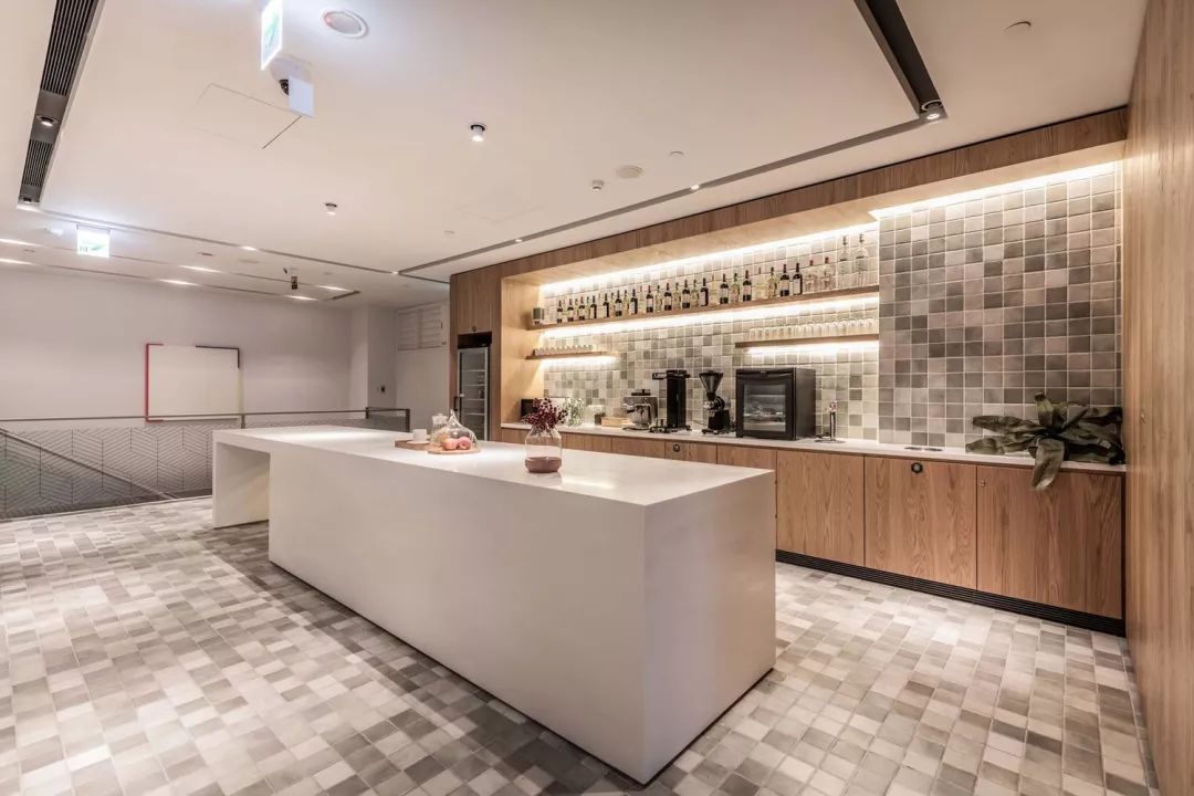 台北 Spaces Hung Sheng 共享办公室 | 温暖工业风,灵活开放空间-10