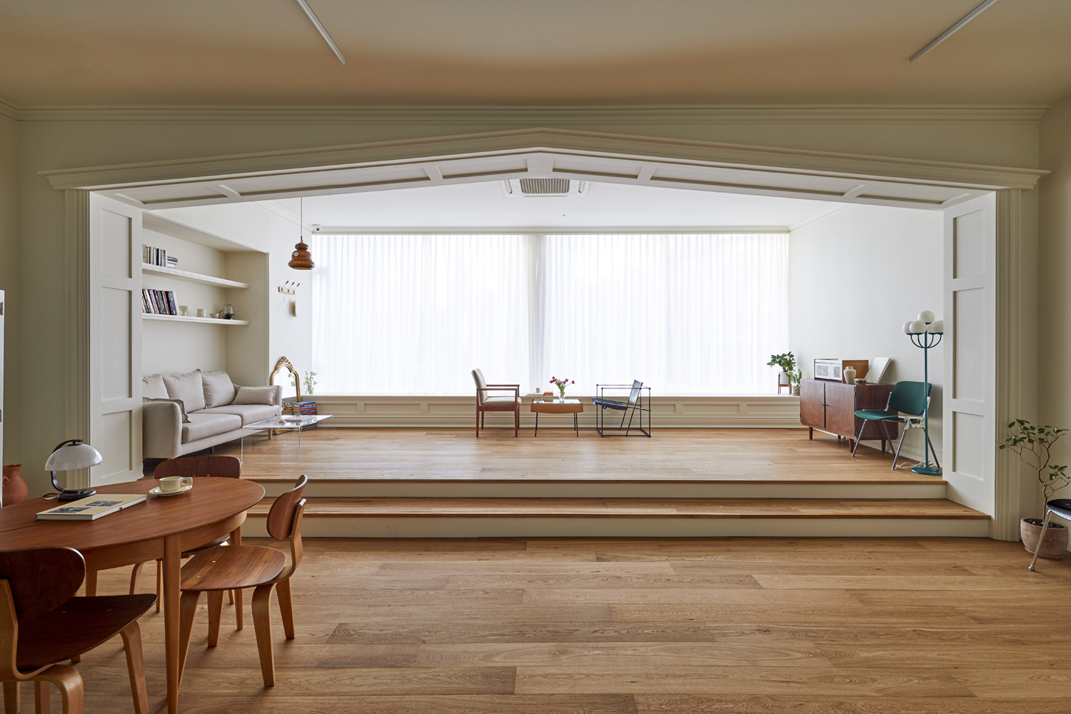 白色与木质的极简魅力 | Deia Studio 的 35 平米迷你工作室设计-2