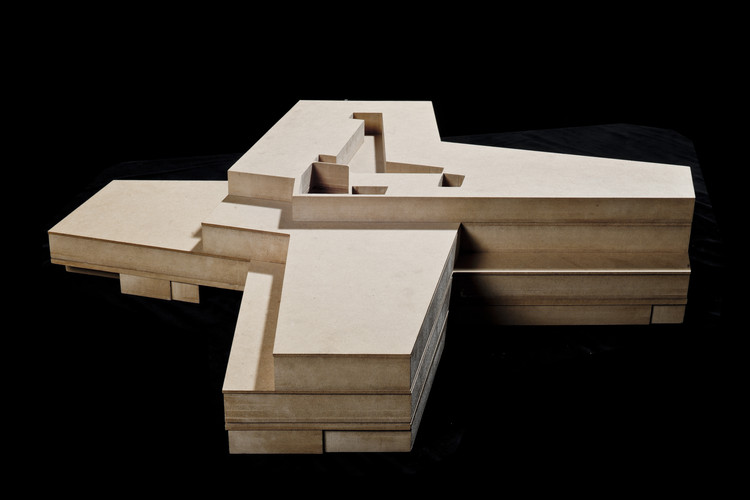 埃布罗河畔的绿色校园 · URV 大学校园设计-9