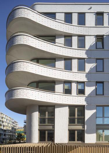 波浪;海浪;浪潮
注:The Wave在不同语境可能有不同理解,比如也可能指特定的名为波浪谷的自然景观等,但仅从这两个单词本身常见释义有上述这些如果有更具体语境,可补充后获得更精准翻译 丨荷兰阿姆斯特丹-16