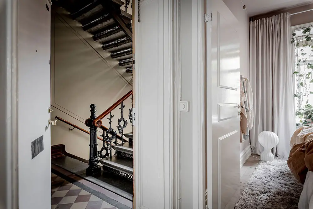 小空间大利用 | 镜子让公寓视觉翻倍-18