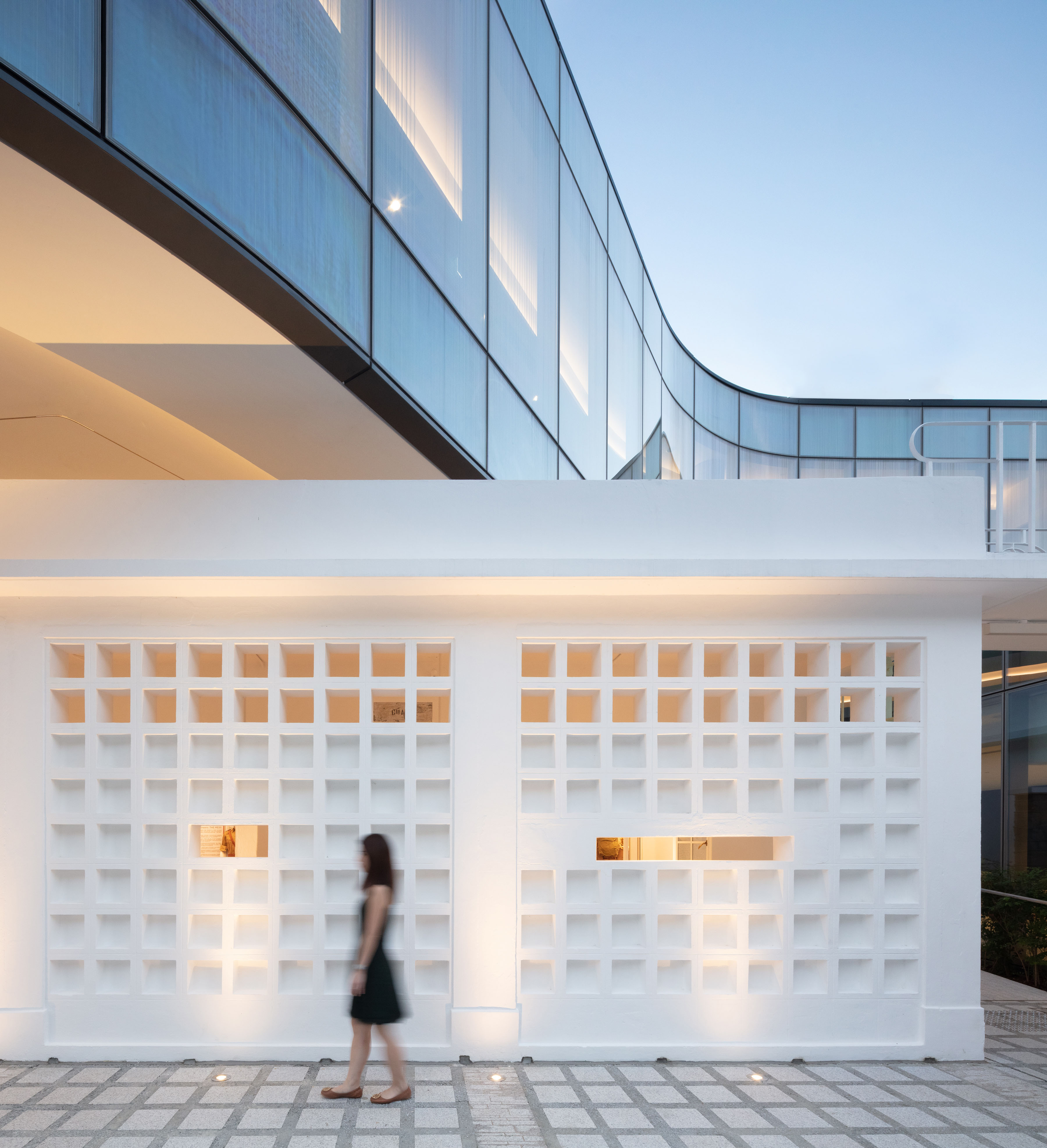 {{ project.post_title }}-12