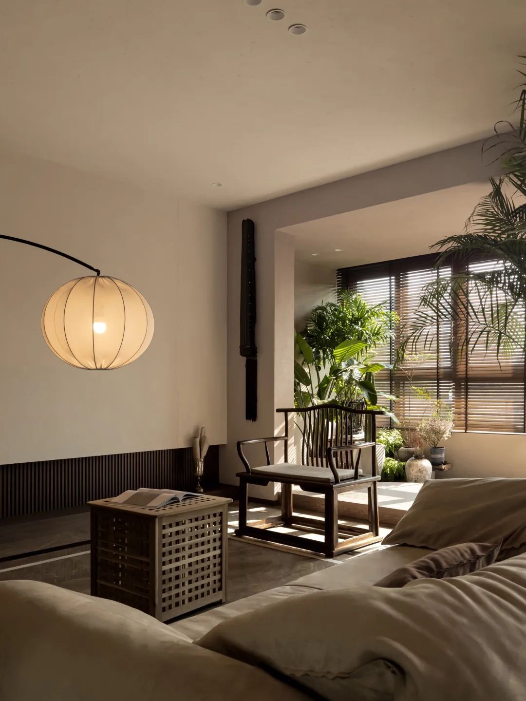 小卧室设计 · 榻榻米 VS 传统床,哪个更适合你?丨高灰别墅大宅设计-0