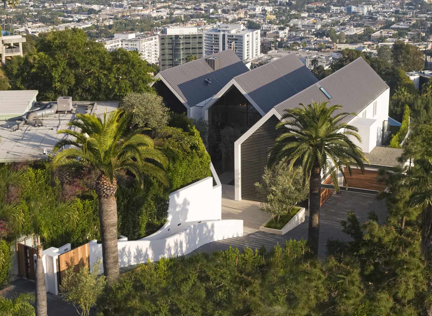 Fascinating minimalist home is cantilevered over the Los Angeles hills-5