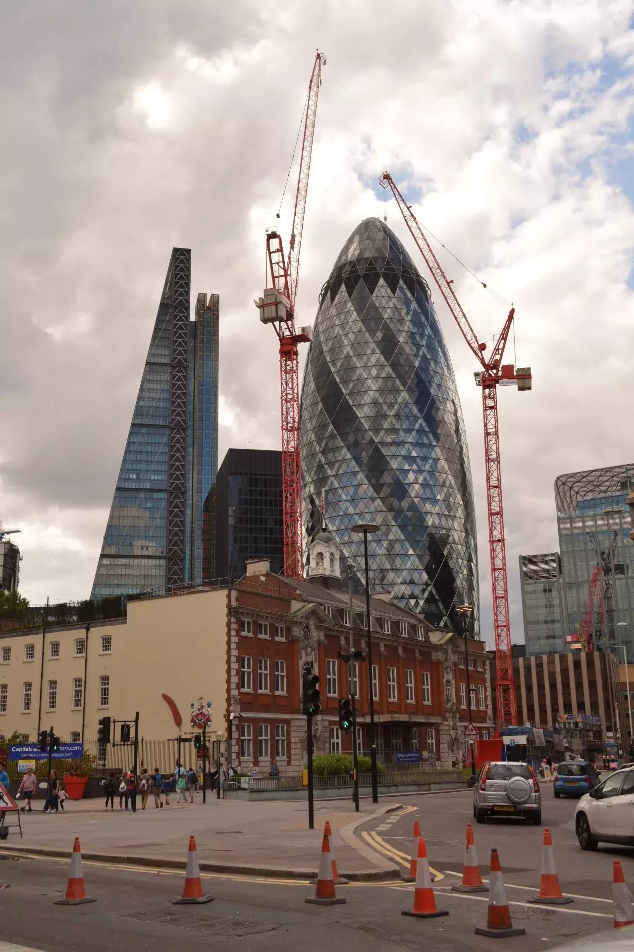 炎炎夏日里 这些会“呼吸”的建筑各显神通-0