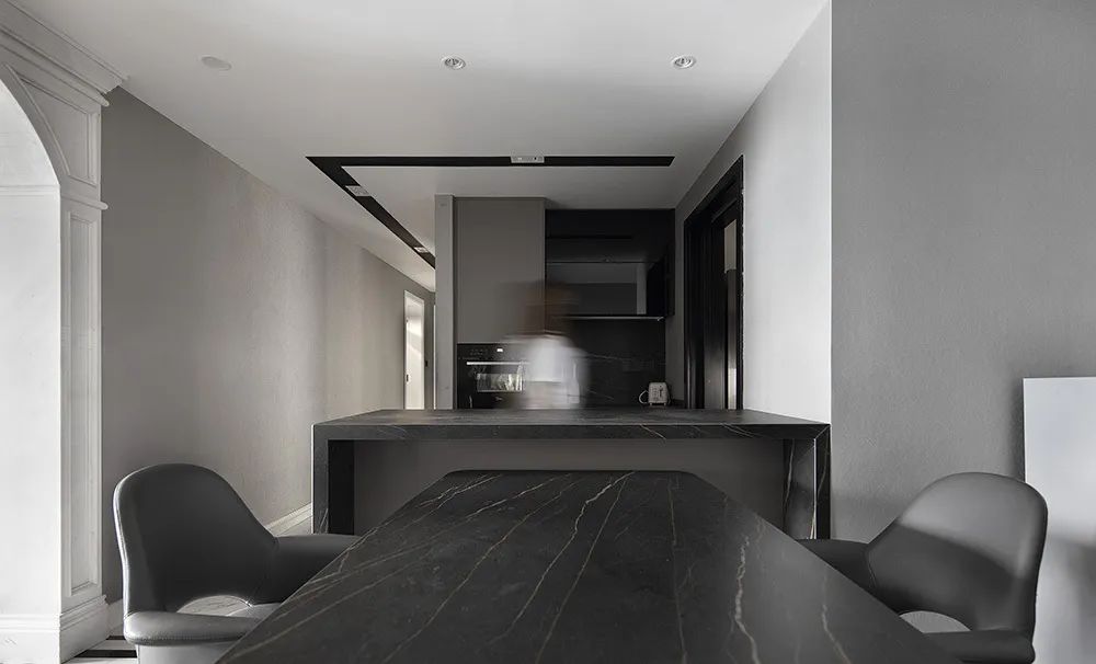 黑白法式浪漫,打造江景房的洄游流动感-45