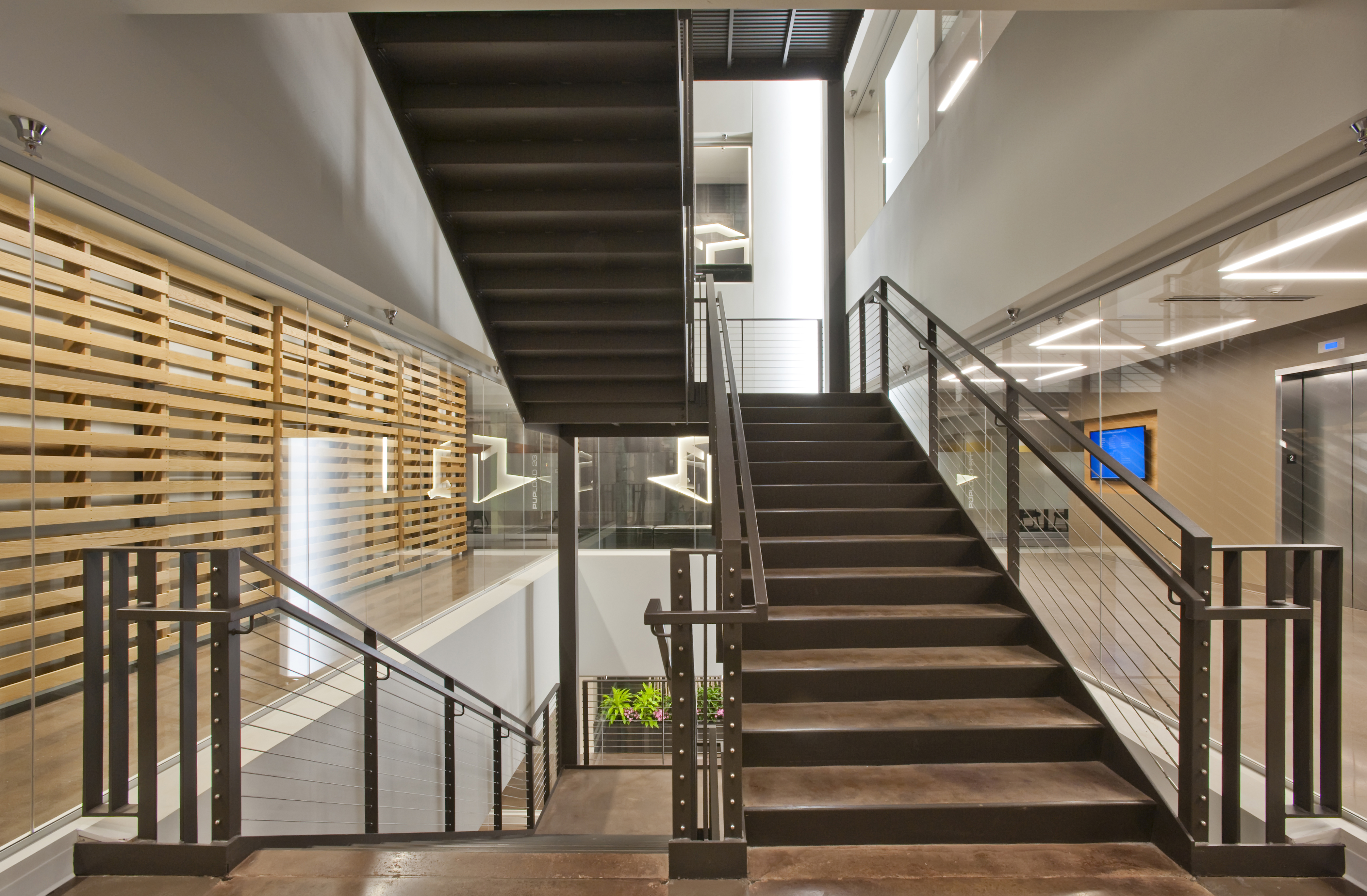 量身定制的 Freightquote 总部，呈现工业风与企业文化完美融合-13