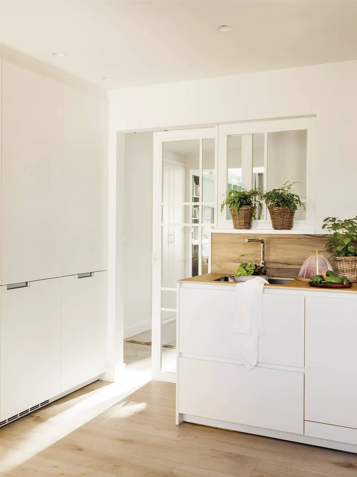 色彩与墙纸 | 西班牙公寓的温馨设计-5