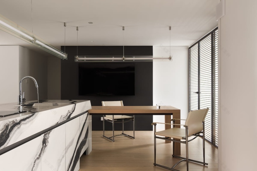 剥离繁杂,黑白描绘生活的纯粹与本真丨赫设计-41