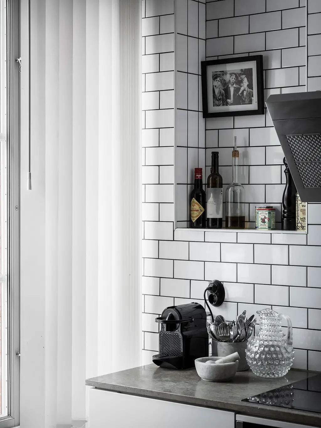 瑞典百年老屋中的温馨卧室设计-10