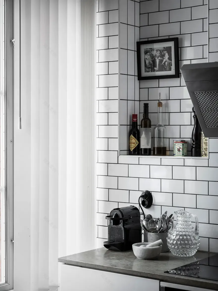 瑞典百年老屋中的温馨卧室设计-10