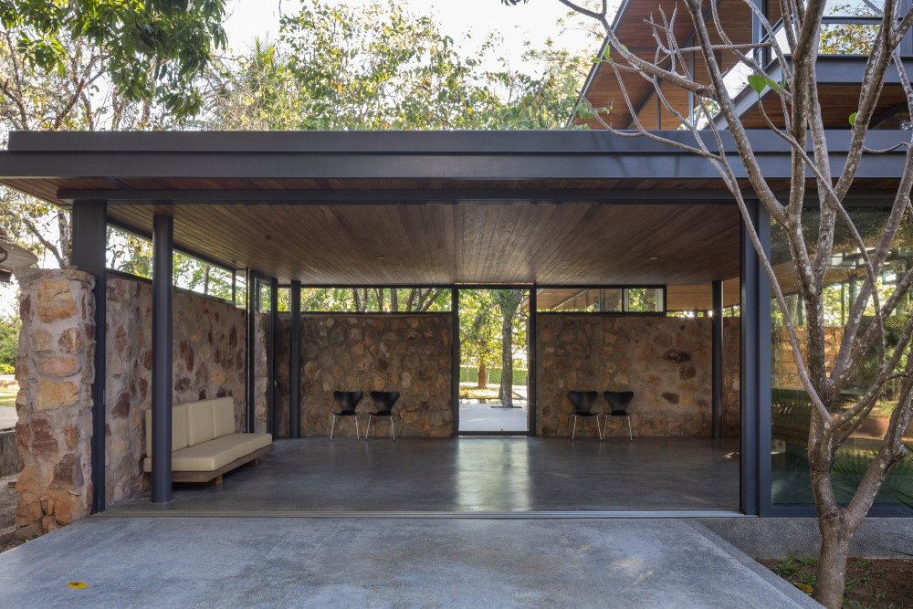 巴西 Labcity 设计工作室打造的原生态石墙住宅-28