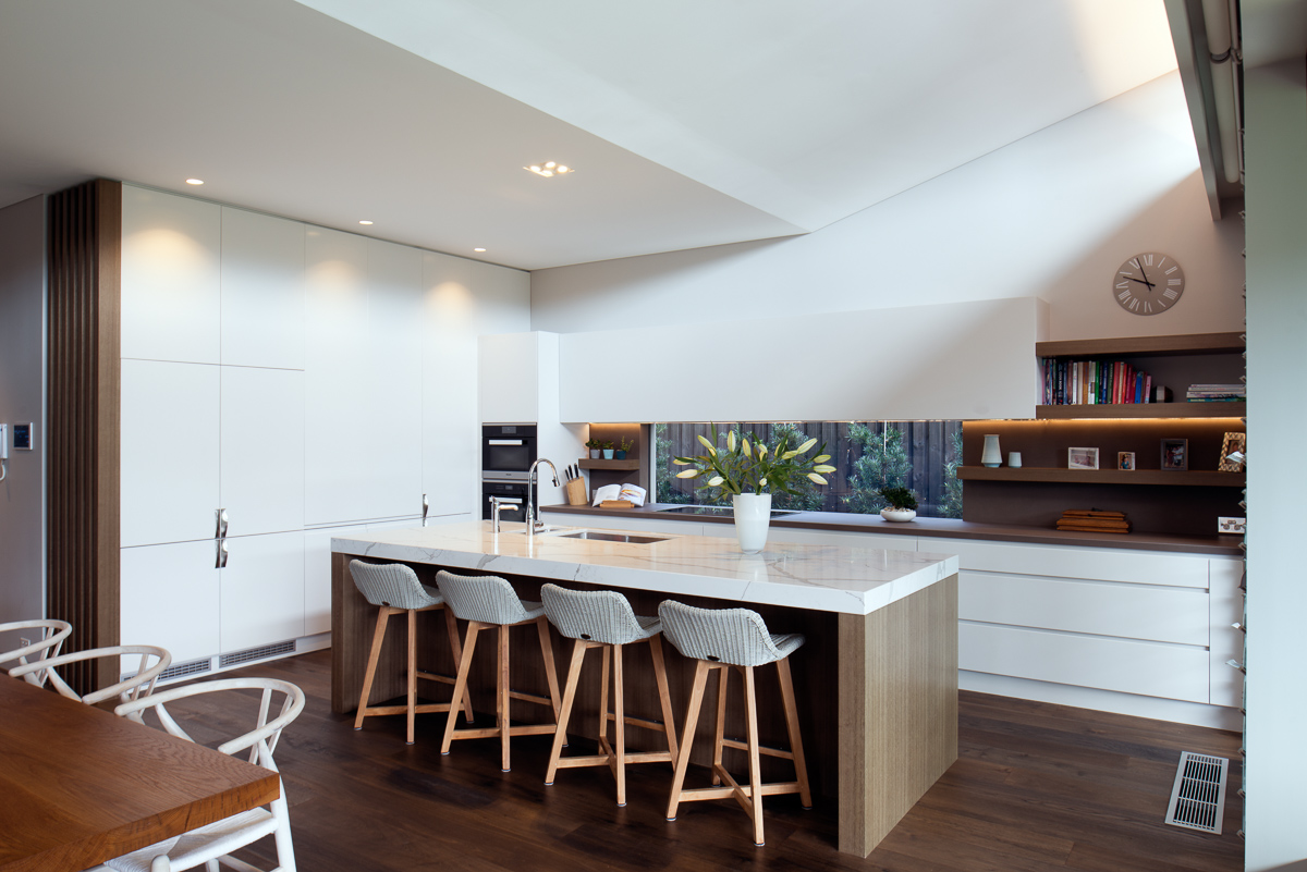 悉尼港边山巅上的现代家园-17