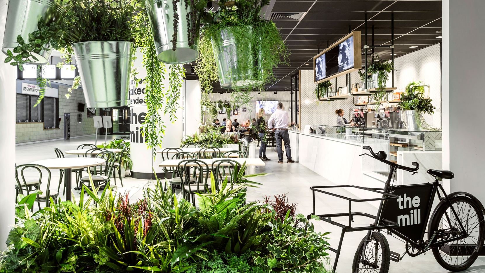 英格兰考文垂理光竞技场“手工制作”主题餐厅设计-0