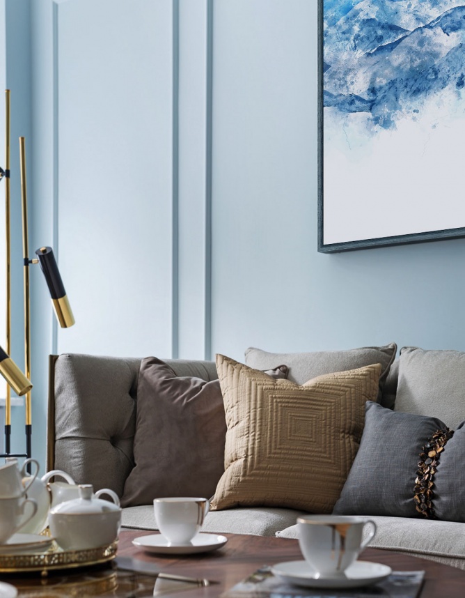 客厅的水洗蓝和卧室的静谧蓝共同营造出一个宁静雅致的-3