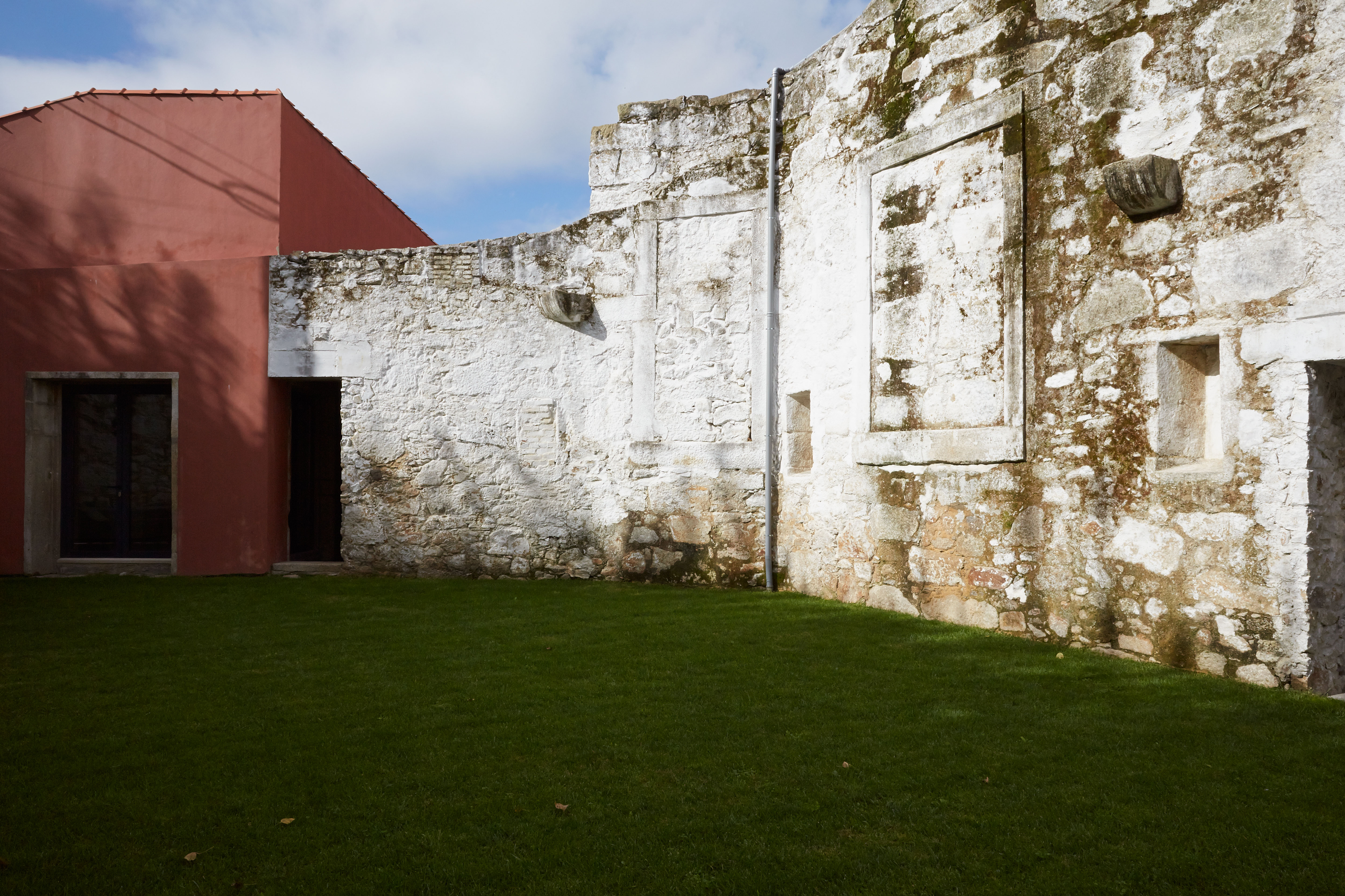 波尔图河畔的复古建筑重生-16