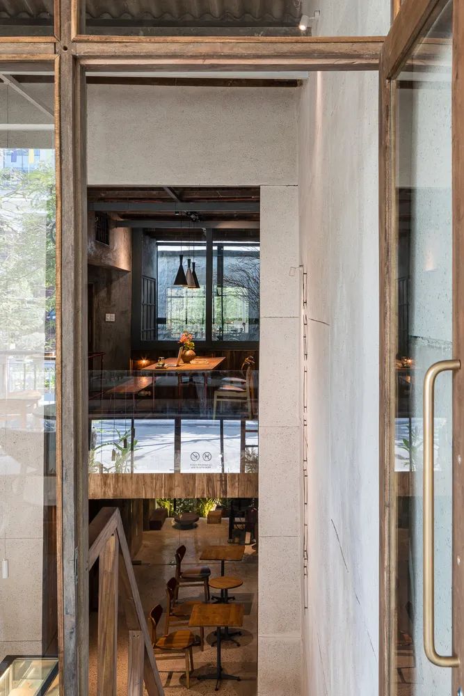 越南老街道咖啡店,复古与现代交融-27