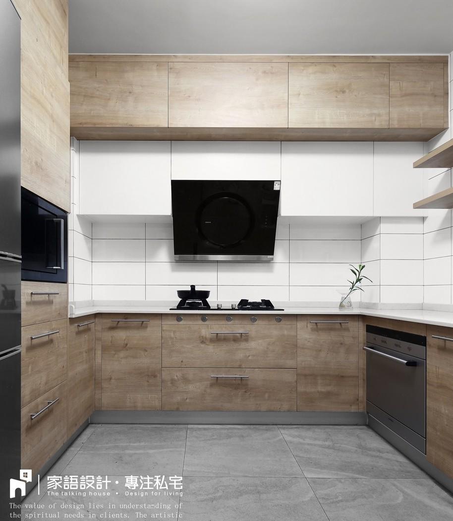 三代同堂的 252㎡幸福居所 | 自然木色与艺术气息的完美融合-25