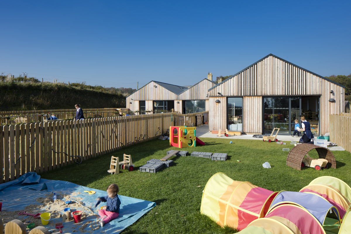 草地上的托儿所，英国 / MailenDesign-13