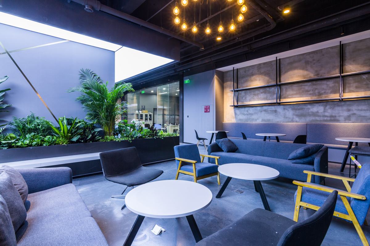 拜腾南京基地办公空间 | 工业风智能办公的典范-34