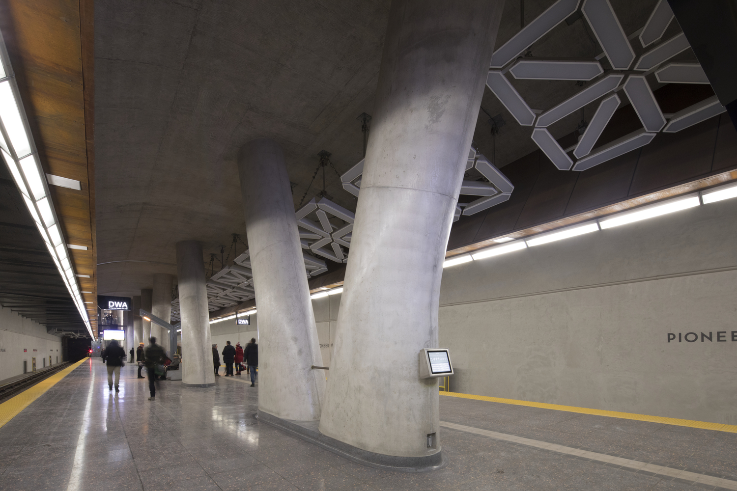 加拿大先锋村车站的绿色交通枢纽设计-40