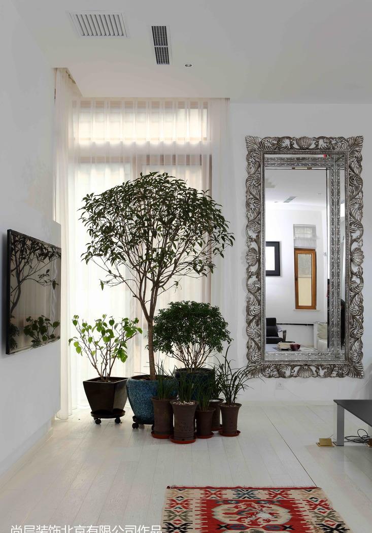 别处生活 | 白桌红椅的餐区与采光下沉庭院-20