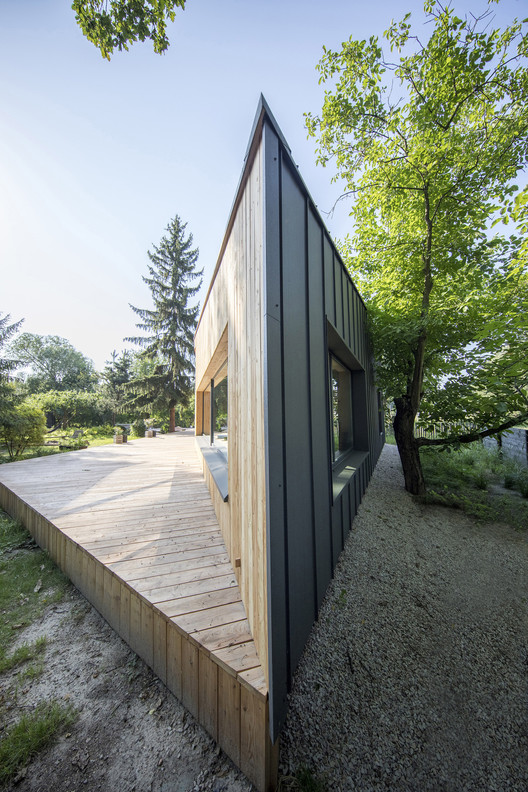 波兰村庄里的“石棺”别墅-7