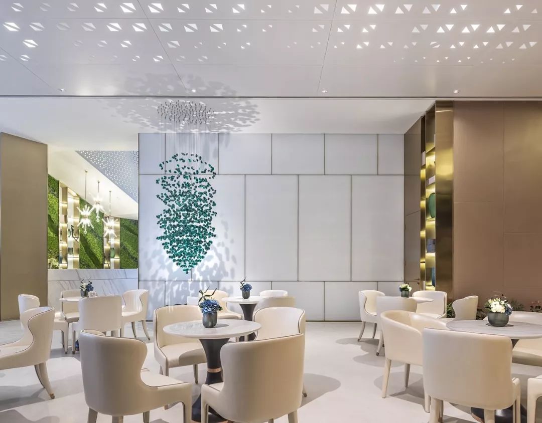 越秀天悦海湾售楼中心 | 光影编织的未来空间-18