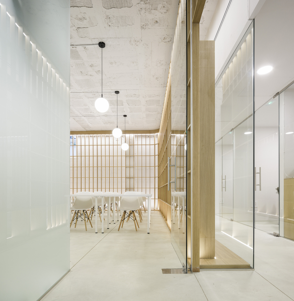 自然光与功能优化的牙科诊所设计-9