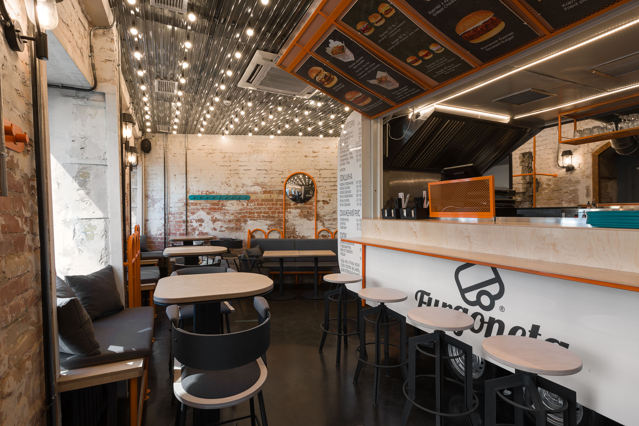 FURGONETA 街头小吃咖啡馆室内设计丨乌克兰基辅丨Oleg Volosovskiy 等-9